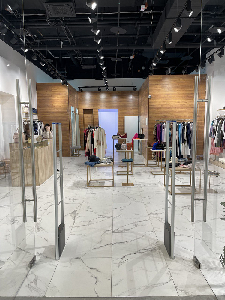 Магазин JONES, 220 м², ТРЦ Европолис