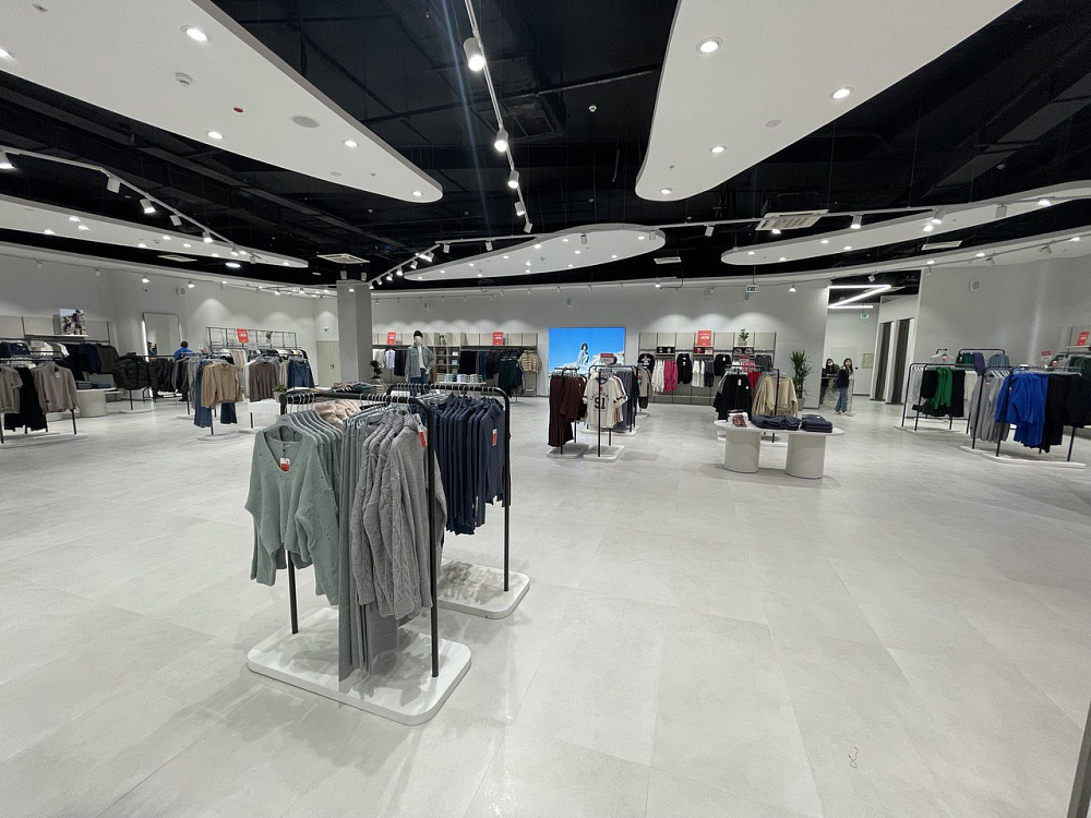 Магазин YOLLO, 1 300 м², ТРЦ Хорошо